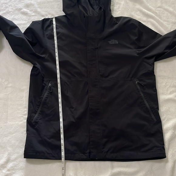 The North Face Black men’s Outdoor Jacket - Picture 6 of 11